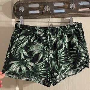 Soft tropical leaves shorts